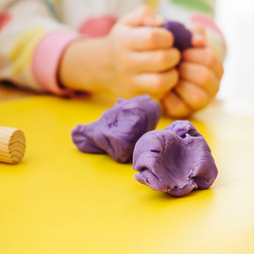 PLAY DOUGH