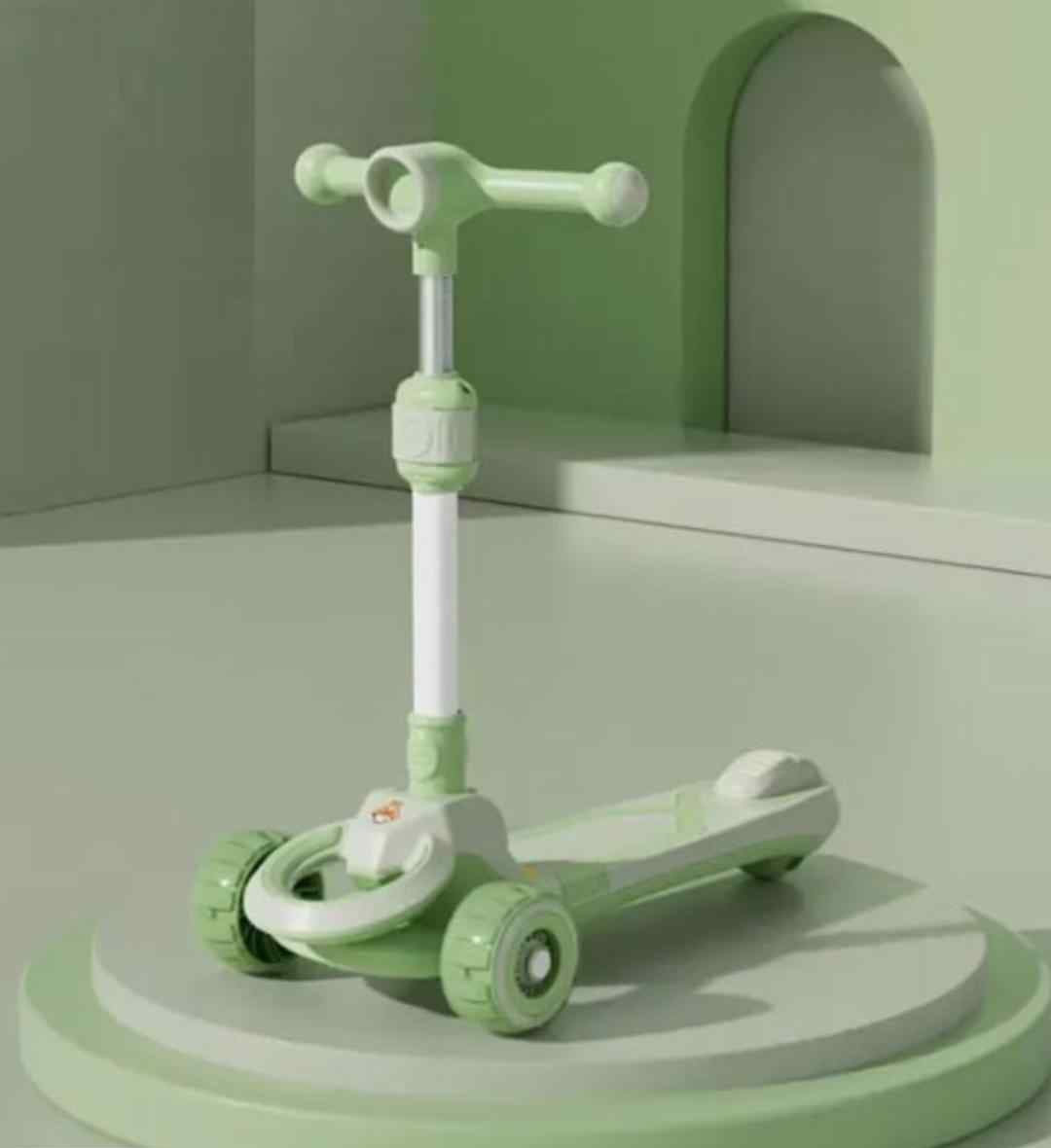 KIDS RIDE ON SCOOTY